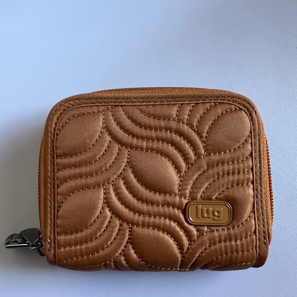 Lug compact splits wallet RFID protection accordian